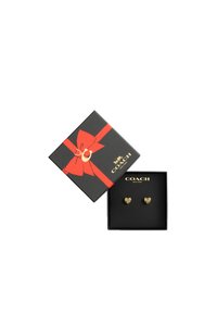 Boucles d'oreilles en forme de cœur en or avec des accents scintillants, présentées dans une boîte noire avec un ruban rouge et le logo Coach.