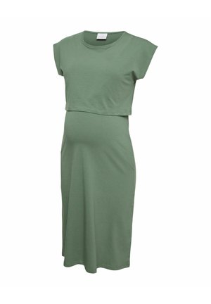 Grünes Umstandskleid mit kurzen Ärmeln, geschichtetem Oberteil und knieumspielendem, fließendem Rock.