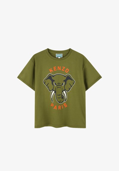 T-shirt à manches courtes vert olive arborant un graphique de tête d'éléphant avec des précieuses et le texte « KENZO PARIS » en orange.