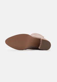 Even&Odd Botas mosqueteras - taupe