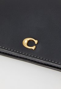 COACH ESSENTIAL SLIM CARD CASE - Portemonnee - black