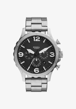Zegarek Fossil chronograf ze stali nierdzewnej z czarną tarczą, dużymi białymi cyframi, trzema subtarczami, okienkiem daty i metalową bransoletą.
