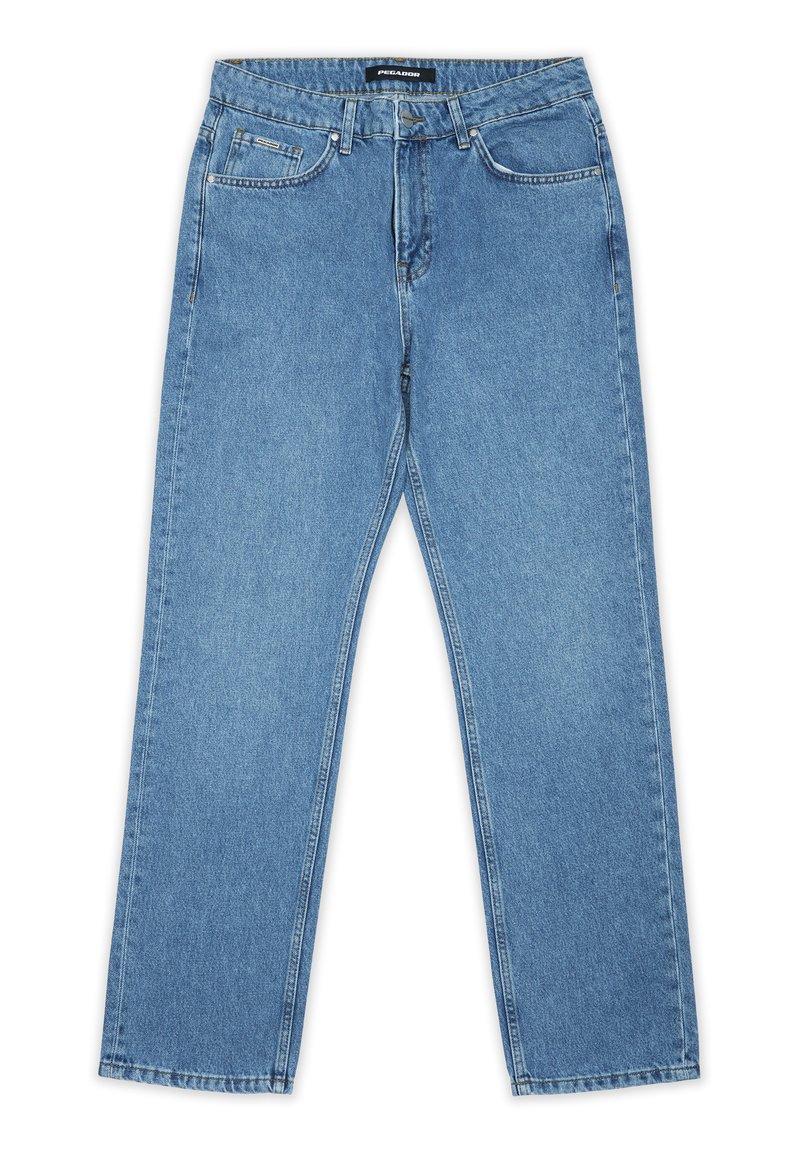 Lichtblauwe denim jeans met een rechtmodel ontwerp, vijf zakken en een rits. De stof heeft een subtiele textuur met zichtbare stiksels.