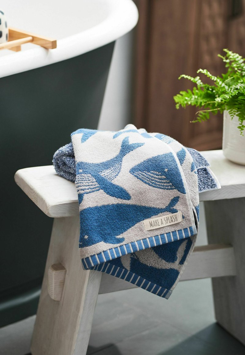 Next WHALE TOWEL - Handtuch - blue/blau