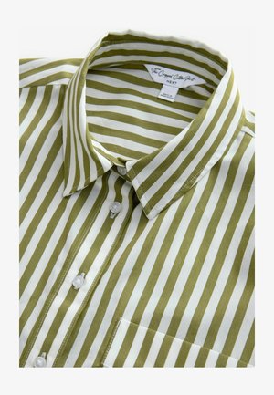 Zielono-biała, w paski, krótka koszula z kołnierzykiem, zapinana na guziki, z jedną kieszenią na piersi. Wykonana z gładkiego bawełnianego materiału.