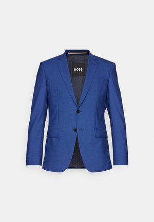 Blazer bleu en tissu texturé avec un devant à un seul bouton, deux boutons et des poches latérales ; étiquette de marque intérieure visible.