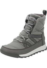 Botte imperméable grise avec cheville rembourrée, lacets gris contrastés, doublure en feutre texturé et semelle en caoutchouc blanche. Présente des détails cousus.