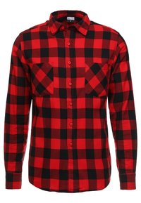 Czerwona i czarna koszula flanelowa w kratę z długimi rękawami, kieszeniami na piersi i zapięciem na guziki. Wykonana z miękkiego materiału o teksturowanej powierzchni.