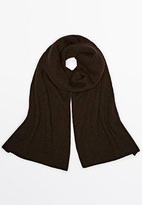 Sciarpa lavorata a maglia marrone con texture a costine, caratterizzata da un anello circolare a un'estremità e due estremità allungate per appenderla.