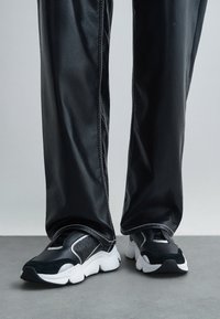 MICHAEL Michael Kors RENNY - Trainers - black