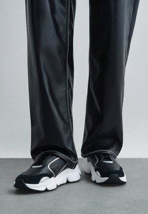 MICHAEL Michael Kors RENNY - Baskets basses - black