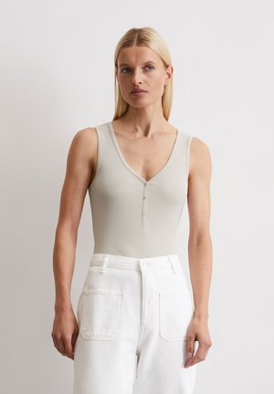 TANK SLIM MIT KNOPFLEISTE - Top - silky stone