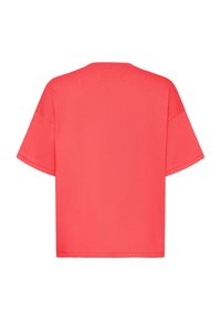 T-shirt en coton corail, manches courtes, coupe décontractée, col rond, texture lisse, couleur unie, sans motifs ni ornements.