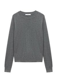 Pull tricoté gris à manches longues, col rond, avec poignets et ourlet côtelés. Design simple, texture douce, tissu de poids moyen.