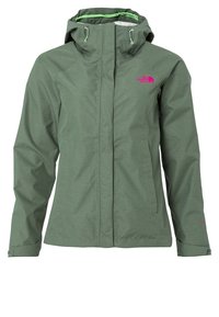 Veste imperméable verte à capuche avec logo The North Face rose sur la poitrine, fermeture éclair frontale couverte par un rabat et cordons de capuche réglables.