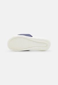 Nike Sportswear VICTORI ONE SLIDE - Chinelos de piscina - blackened blue/sail/dark marina blue/university red