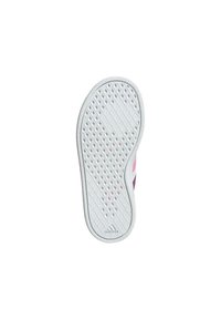 Suola di scarpa con una superficie in gomma bianca testurizzata caratterizzata da un motivo a rombi e bordi arrotondati, con il logo del marchio visibile vicino al tallone.