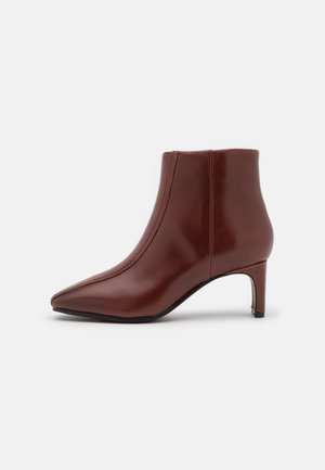 Stiefelette - cognac