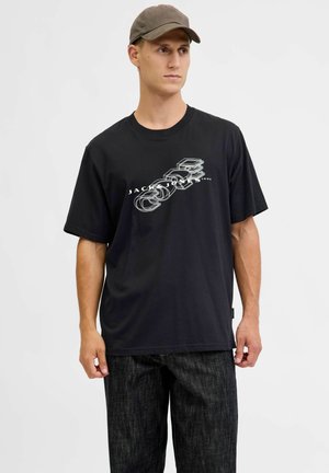 - T-shirt z nadrukiem