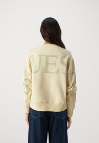 Guess Sweatshirt - yellow dust