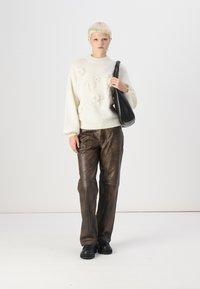 Rouge Edit VIBRAY TROUSER - Usnjene hlače - brown stone