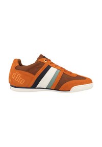 Sneaker arancione con tomaia in suede e dettagli in mesh, strisce bianche e teal, e branding in rilievo sul tallone. Suola in gomma.