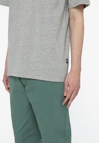 Dickies LURAY POCKET TEE - Jednoduché tričko - grey melange