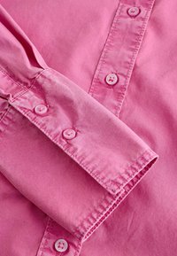 REGULAR FIT - WASHED - Skjortebluser - pink
