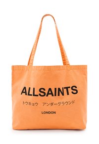 Orange canvas shoppingväska med långa handtag, med texten "ALLSAINTS" och ytterligare tecken i svart på framsidan.
