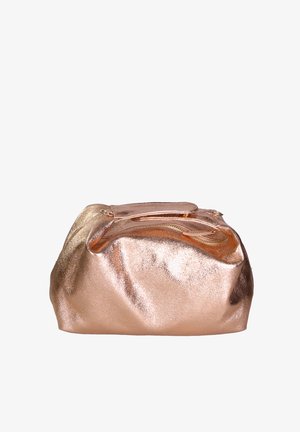 Metallisch roségouden tas met een zachte textuur, ritsluiting en twee handvatten; ronde vorm met geplooide designdetails aan de zijkant.