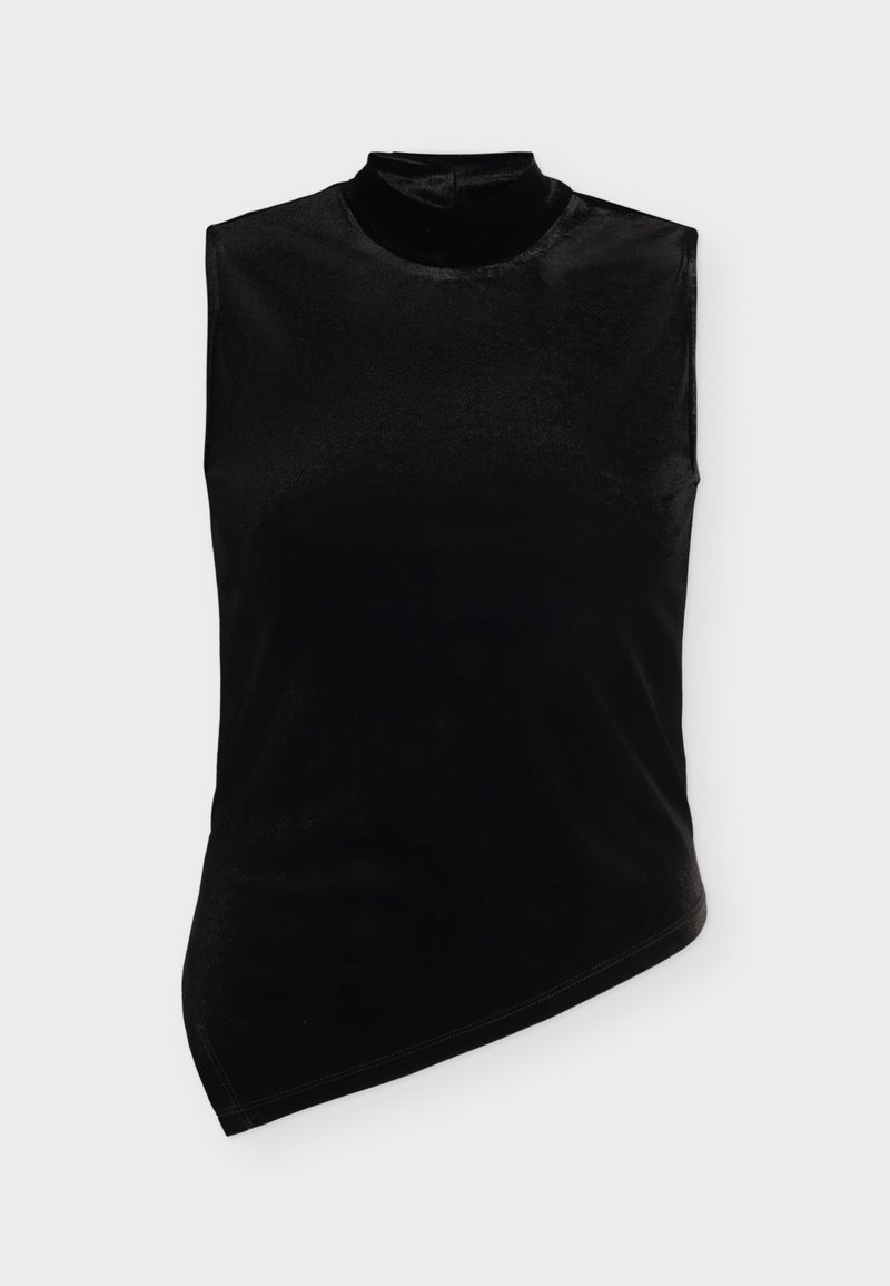 Haut noir sans manches en velours avec col montant et ourlet asymétrique sur un fond clair uni.
