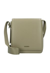 Bolso bandolera de imitación cuero beige con cierre de solapa, correa ajustable de tela y logo en relieve discreto en el frontal.