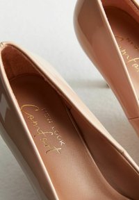 Jimmy Choo Amel Slingback Pumps Tan collectie