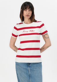 Tommy Hilfiger SCRIPT - Print T-shirt - iovry /med red