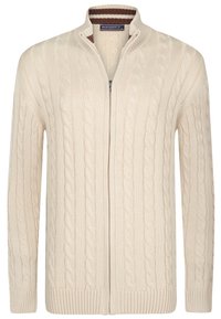 Krämfärgad kabelstickad cardigan med full dragkedja, hög krage, ribbade ärmslut och nederkant. Har subtila bruna randiga detaljer på insidan av kragen.