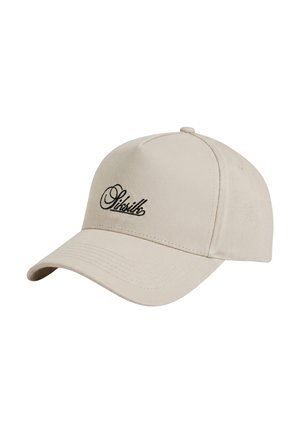 Beigefarbene Baseballkappe mit schwarzem, kursiv gesticktem "SikSilk"-Logo auf der Vorderseite, gebogenem Schirm und segmentierter Krone.