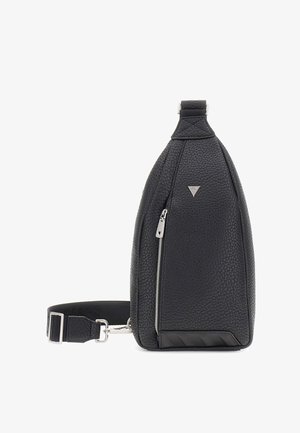 Schwarze, strukturierte Leder-Slingtasche mit vorderer Reißverschlusstasche, verstellbarem Riemen und kleinem dreieckigem Metall-Logo auf der Vorderseite.