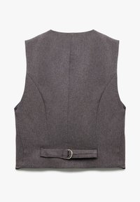 Gilet grigio senza schiena realizzato in tessuto strutturato. Presenta una vita arricciata con una fibbia circolare e dettagli delle cuciture lungo il retro.