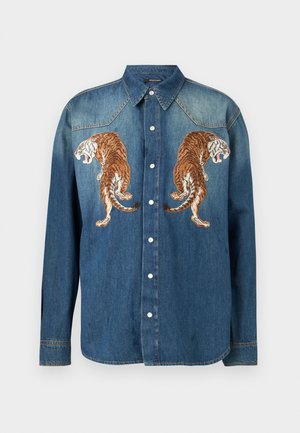 Spijkerblouse met knopen, puntige kraag, lange mouwen en geborduurde spiegelbeeldige tijgers op de borst.