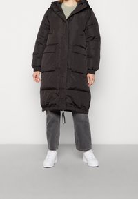 b.young Abrigo de invierno - black
