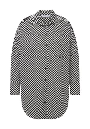 Chemise à manches longues avec boutons, motif damier noir et blanc et deux poches poitrine.