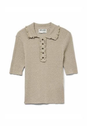 Polo en maille côtelée beige avec un col volant et des manches courtes, présentant une patte de boutonnage à l'avant.