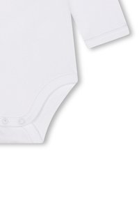 Bodysuit bébé en coton blanc à manches longues, avec des fermetures à pression en bas et une texture douce et lisse.
