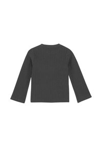 Szary, prążkowany top z długim rękawem i okrągłym dekoltem, zaprezentowany z tyłu. Materiał ma teksturowane wykończenie.