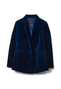 Blazer de terciopelo azul marino con cuello de muesca, cierre de un solo botón y dos bolsillos frontales. Textura suave y corte entallado.