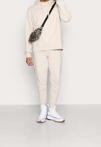 Fila Jersey con capucha - sand