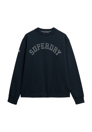 Navyblauwe sweatshirt met een geribbelde ronde hals en lange mouwen. Beschikt over een grijze gebogen "SUPERDAY" logo aan de voorkant en geribbelde zoomen.
