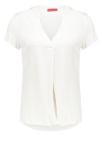 Blusa bianca a maniche corte con scollo a V e dettaglio plissettato davanti, con etichetta rossa del marchio Hugo all'interno del colletto.