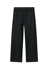 Tmavomodré džínové kalhoty širokého střihu s elastickým pasem, které mají dvě zadní kapsy a kontrastní žluté prošívání podél švů.