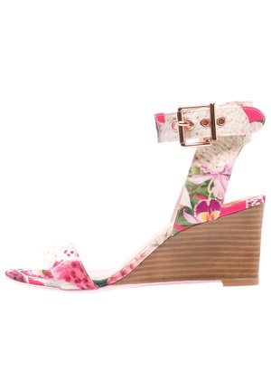 Ted Baker Sandalias de cuña - white